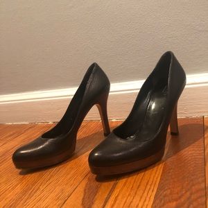 Gucci Black Leather Pump Size 7